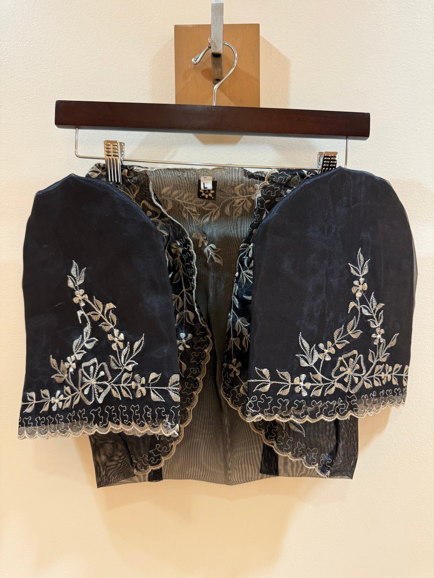 ##Bolero Cropped Embroidered